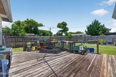 Welcome home to this charming **2-bedroom, 2-bathroom** - photo 4