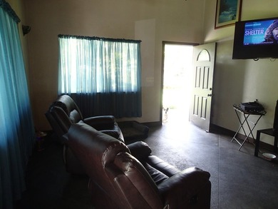Comfortable one bedroom, one bath home with spacious open floor - photo 4