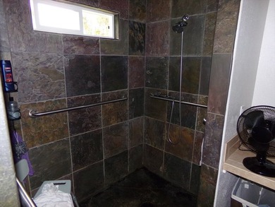 Comfortable one bedroom, one bath home with spacious open floor - photo 7