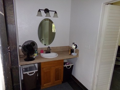 Comfortable one bedroom, one bath home with spacious open floor - photo 8