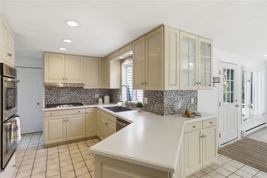 Welcome to 224 Warren Avenue, a beautifully maintained Colonial - photo 12