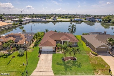 Welcome to this beautifully updated 4-bedroom plus den, 2.5-bath - photo 3
