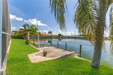 Welcome to this beautifully updated 4-bedroom plus den, 2.5-bath - photo 5