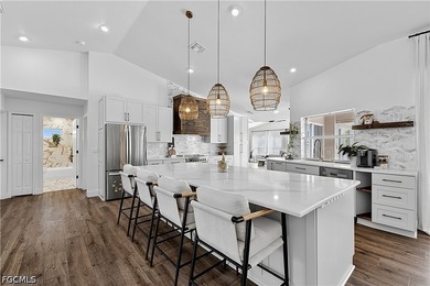 Welcome to this beautifully updated 4-bedroom plus den, 2.5-bath - photo 7