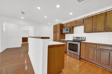 LAKEFRONT - 4 BD, 2.5BA w/Impact Glass, fresh paint, AC's ('21) - photo 17