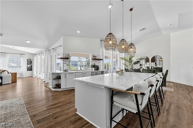 Welcome to this beautifully updated 4-bedroom plus den, 2.5-bath - photo 8