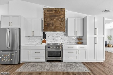 Welcome to this beautifully updated 4-bedroom plus den, 2.5-bath - photo 9