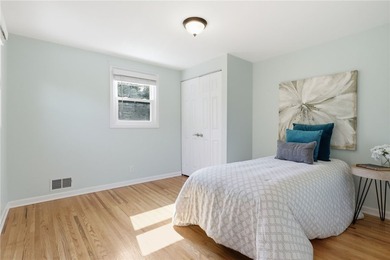 Welcome to 224 Warren Avenue, a beautifully maintained Colonial - photo 25