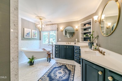 Nestled on a tranquil private street in the historic heart of - photo 26