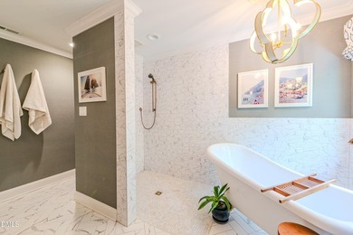 Nestled on a tranquil private street in the historic heart of - photo 27