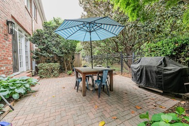 Nestled on a tranquil private street in the historic heart of - photo 39