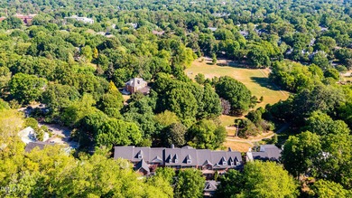 Nestled on a tranquil private street in the historic heart of - photo 42