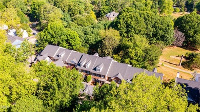 Nestled on a tranquil private street in the historic heart of - photo 43