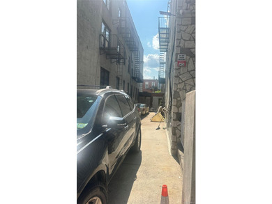 INVESTOR SPECIAL - MASSIVE UPSIDE POTENTIAL. - Brick and Stucco - photo 4