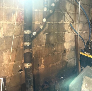 INVESTOR SPECIAL - MASSIVE UPSIDE POTENTIAL. - Brick and Stucco - photo 7