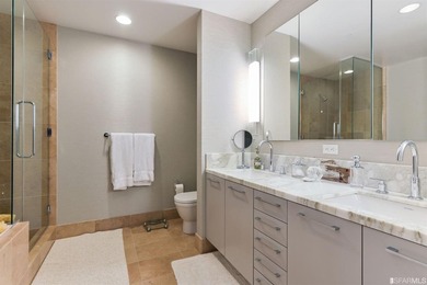 A rare turn-key offering of a fully furnished luxury residence - photo 17