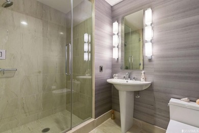A rare turn-key offering of a fully furnished luxury residence - photo 22