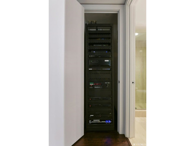 A rare turn-key offering of a fully furnished luxury residence - photo 23