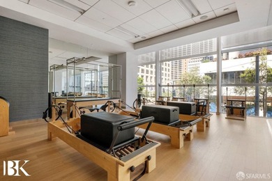 A rare turn-key offering of a fully furnished luxury residence - photo 36