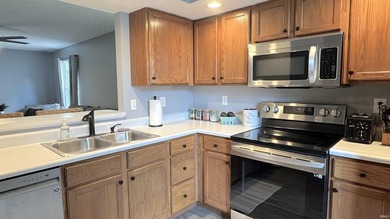 Welcome home to this beautifully maintained 3-bedroom, 2-bath - photo 9