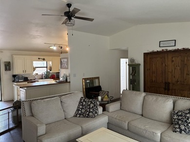 Cozy Hot Springs Village home featuring a rustic look in a quiet - photo 7