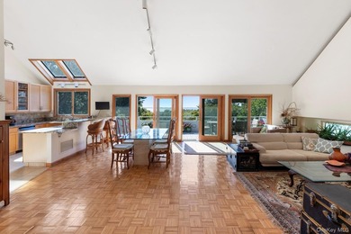 Discover a hidden gem with breathtaking water views in the - photo 6