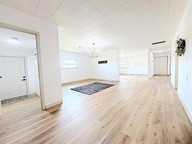 Completely updated sprawling 4 bedroom 2 bath ranch in the - photo 4
