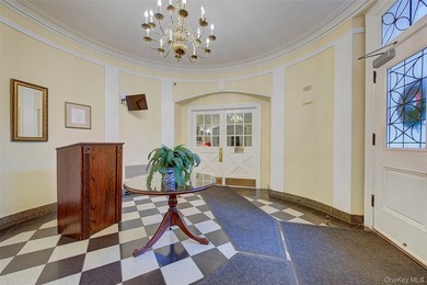 FOREST HILLS SOUTH Very sunny & spacious, 1 Bedroom / 1 Bathroom - photo 3