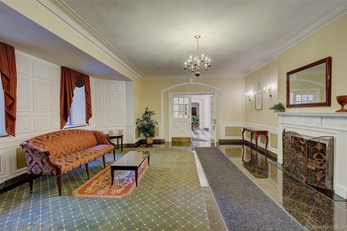 FOREST HILLS SOUTH Very sunny & spacious, 1 Bedroom / 1 Bathroom - photo 4