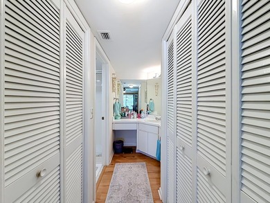 Perfect 2 bedroom 2 bath FURNISHED condo close to downtown - photo 20