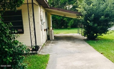 Investment opportunity in Holly Hill! This well-maintained - photo 3