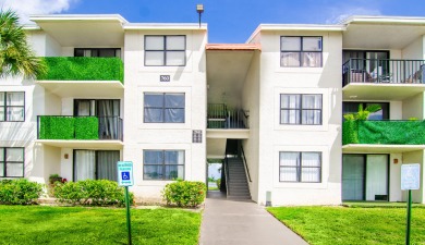 (private lake, pond, creek) Condo For Sale in West Palm Beach Florida