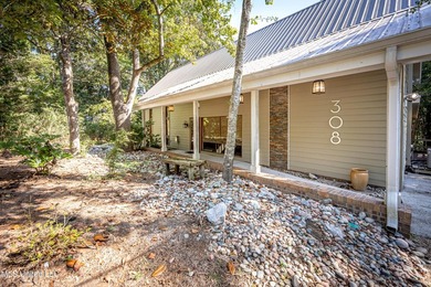 HIDDEN GEM IN THE HEART OF OCEAN SPRINGS...... Nestled among - photo 7
