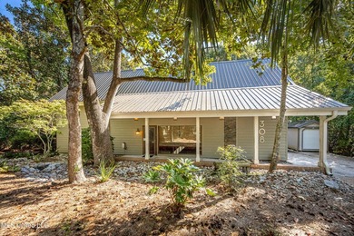 HIDDEN GEM IN THE HEART OF OCEAN SPRINGS...... Nestled among - photo 8
