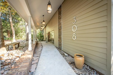 HIDDEN GEM IN THE HEART OF OCEAN SPRINGS...... Nestled among - photo 9