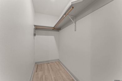 UNIT 404 - BEAUTIFUL 2 BEDROOM RENOVATED UNIT. DOWNTOWN LIVING - photo 11