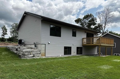Exceptional New construction built with comfort, convenience and - photo 1