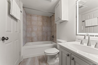 UNIT 404 - BEAUTIFUL 2 BEDROOM RENOVATED UNIT. DOWNTOWN LIVING - photo 12