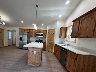 Exceptional New construction built with comfort, convenience and - photo 5