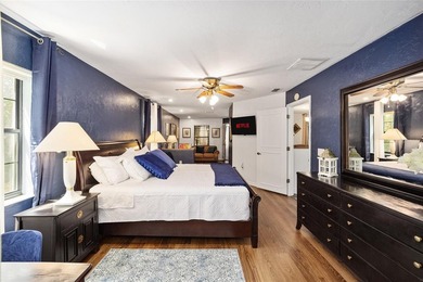 Welcome to Villa Maria, a beautifully renovated 3-bedroom, 2 - photo 4