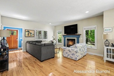 Beautifully updated and perfectly positioned as a private - photo 8