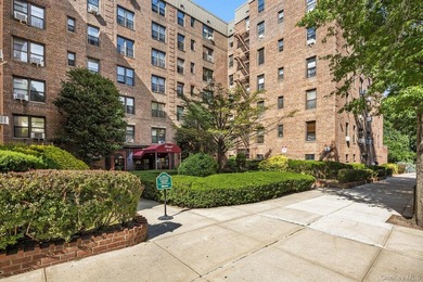 Welcome to this beautifully updated and impeccably maintained - photo 1