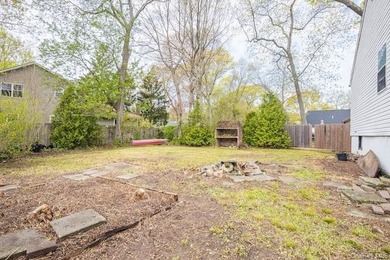 This in-line ranch has three bedrooms and one bathroom. The big - photo 11