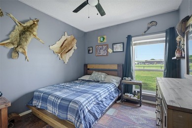 Tucked onto a scenic corner lot in Tioga, this well-maintained 2 - photo 18