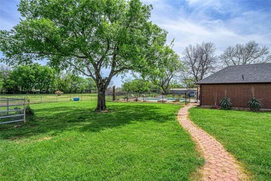 Tucked onto a scenic corner lot in Tioga, this well-maintained 2 - photo 20