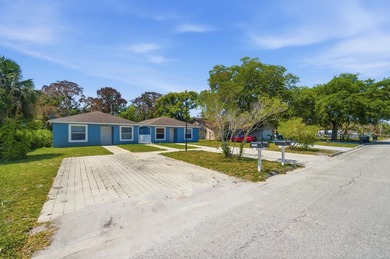 Rare quadruplex opportunity for investors, owner-occupants or - photo 2