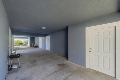 Rare quadruplex opportunity for investors, owner-occupants or - photo 4
