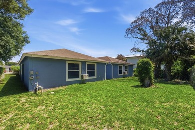 Rare quadruplex opportunity for investors, owner-occupants or - photo 6