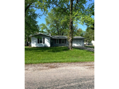 Lake Home Sale Pending in Edwardsville, Illinois
