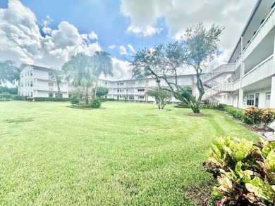 Lake Condo For Sale in Boca Raton, Florida